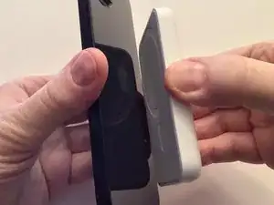 Attaching the MagSafe Battery Pack