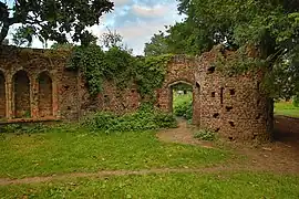 Бутафорские руины (построенные как руины)