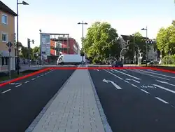 Germany:lanes=5lanes:forward=3lanes:backward=1lanes:both_ways=1turn:lanes:both_ways=leftsurface:both_ways=paving_stones(Include the center lane in the overall lane count.)