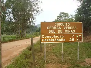 An unpaved road between Cambuí and Consolação in Minas Gerais, Brazil. Since it connects two towns, and is part of the general-purpose road network, highway=track is not appropriate.