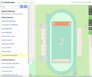 분홍색을 칠하기 위해 상업 구역(landuse=commercial)을 그리고, 노란색을 칠하기 위해 모래밭(natural=sand)을 사용한 모습.