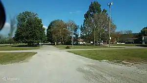 Pole-mounted tornado siren in the United States, identifiable by the unique horn shape:emergency=sirensiren:purpose=tornadosiren:type=electronicmanufacturer=Whelen Engineering Companymanufacturer:wikidata=Q7992391siren:model=WPS-4000 man_made=masttower:type=sirensupport=pole