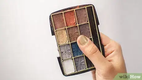 Image titled Make a Black Eye with Makeup Step 10