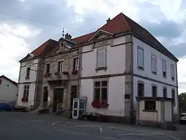 The town hall in Étobon