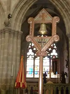 The interior of the axial chapel with the insignia of the basilica, the pavillon and the tintinnabulum