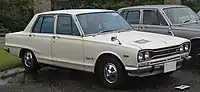 Pre-facelift Nissan Skyline 2000GT sedan (GC10)