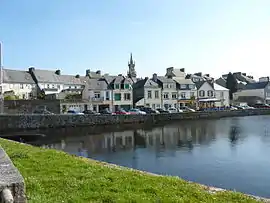 The city seen from the lake