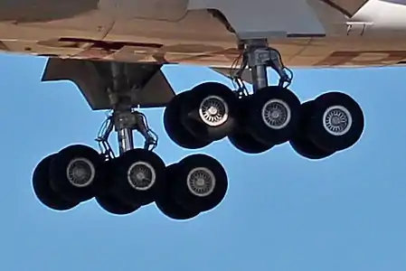 The A350-1000 has a six-wheel main landing gear to support a 319&nbsp;t (703,000&nbsp;lb) MTOW.