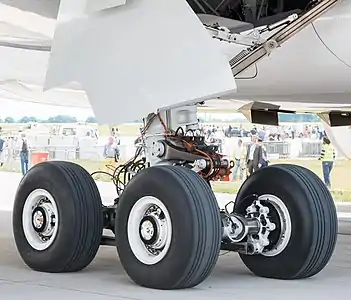 The A350-900 has a four-wheel main gear for a 280&nbsp;t (620,000&nbsp;lb) MTOW.