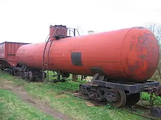 Tank car, 750&nbsp;mm (.mw-parser-output .frac{white-space:nowrap}.mw-parser-output .frac .num,.mw-parser-output .frac .den{font-size:80%;line-height:0;vertical-align:super}.mw-parser-output .frac .den{vertical-align:sub}.mw-parser-output .sr-only{border:0;clip:rect(0,0,0,0);clip-path:polygon(0px 0px,0px 0px,0px 0px);height:1px;margin:-1px;overflow:hidden;padding:0;position:absolute;width:1px}2&nbsp;ft&nbsp;5+1⁄2&nbsp;in) gauge