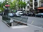 Street-level entrance to Avenue Émile Zola