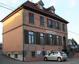 The town hall and school in Buethwiller