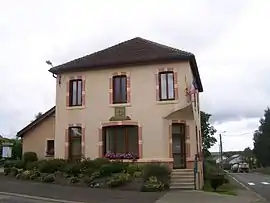 The town hall in Chenières