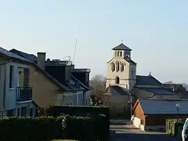 The church and surroundings in Chalagnac
