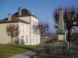 The town hall and war memorial in Chamberaud