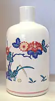 Chantilly soft-paste porcelain bottle in the Japanese Kakiemon style, 1730-1735.