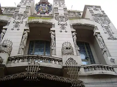 Metal work, ceramics and statues at the facade of Club Español building&nbsp;[es] in Rosario (1912)