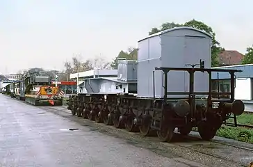 Arrival of a Schnabel wagon at its destination with a large transformer, the load will now be transported by road on a lowboy.