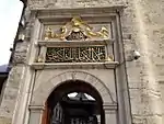 Gate to the inner courtyard. The Quranic verse in Arabic reads: "Peace be upon you! Enter Paradise for what you used to do" (16:32)