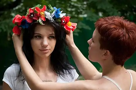 contemporary vinok from natural flowers