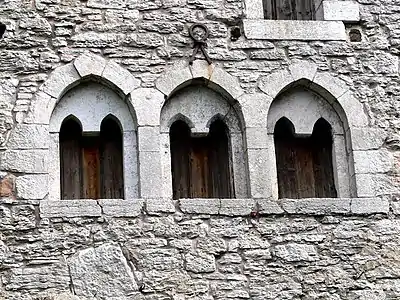 Three-window gallery