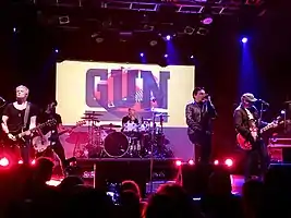 Gun headlining London's Electric Ballroom in 2017.From left to right: Tommy Gentry, Andy Carr, Paul McManus, Dante Gizzi, and Jools Gizzi.