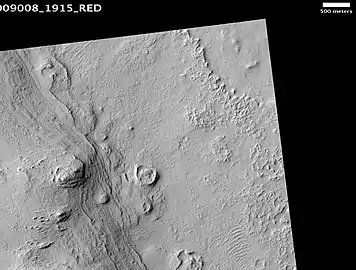 Henry Crater mound, as seen by HiRISE.  The scale bar is 500&nbsp;m (1,600&nbsp;ft) long
