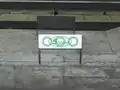 A position marker at a Hibiya Line station for the 5-door cars of the 03 series.