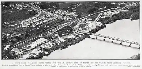 1933 view of stations at Huntly and Huntly Town (1916–1969), Awaroa Branch.jpg
