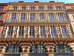 Facade with moulded terracotta decorations (19th c.).