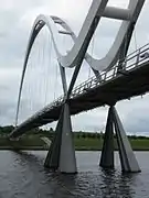 Central pier and large arch