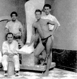 Leonardo Nole poses for the statue, 1933