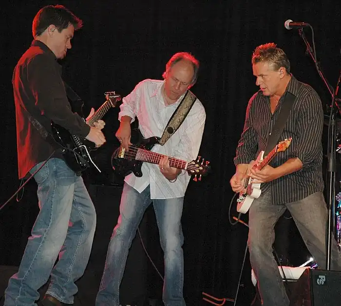 Wayne Nelson (middle) with Rich Herring (left) and Greg Hind (right) as part of Little River Band in 2006