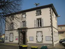 The town hall in Lussat
