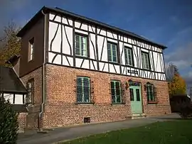 The town hall in Les Hogues