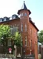 Built in the end of the 19th century, the Rohbackstein-Neurenaissance-Villa is located in Mandlstraße 13