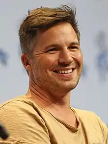 A photograph of Matt Lanter taken in 2021.