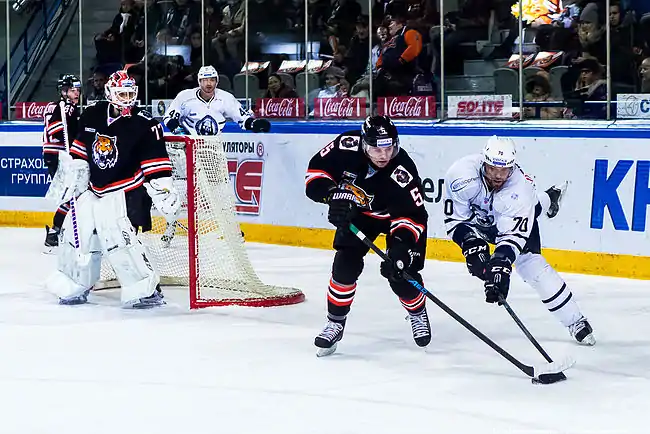 Metsola, Stalnov, Smoleňák 2016-02-02 Amur Khabarovsk—Medveščak Zagreb KHL-game.jpg