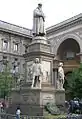 Monument to Leonardo