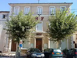 The town hall in Névian