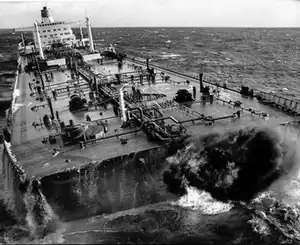 Neil Eliot's Walkley Award-winning photograph of the Kirki after its bow broke off
