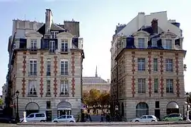 The entry to Place Dauphine