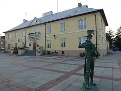 Town hall with the cricket statue