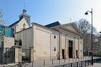 The church seen from Rue Saint-Bernard