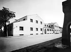 Children building