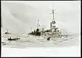 HMS&nbsp;Lurcher alongside Mainz, taking off survivors