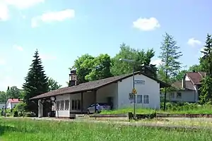 Single-story building