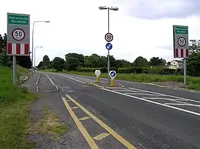 The R291 regional road passes through Ballincar
