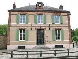 The town hall in Roinville