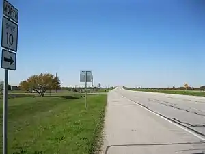Approach to Spur 10 overpass at US 90A looking north